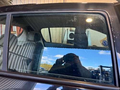 DACIA Sandero B52 OFFSIDE DRIVERS RIGHT REAR DOOR WINDOW DROP GLASS